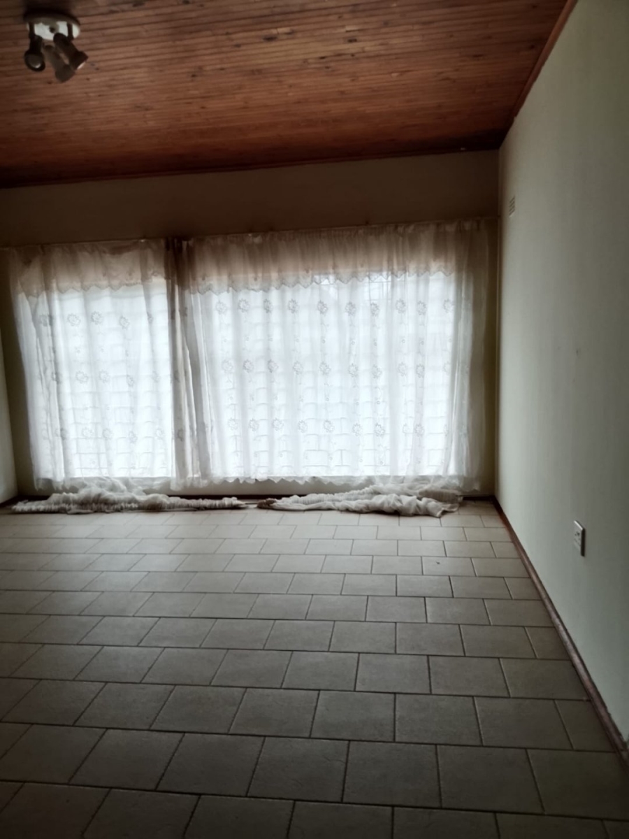 5 Bedroom Property for Sale in Roosheuwel North West